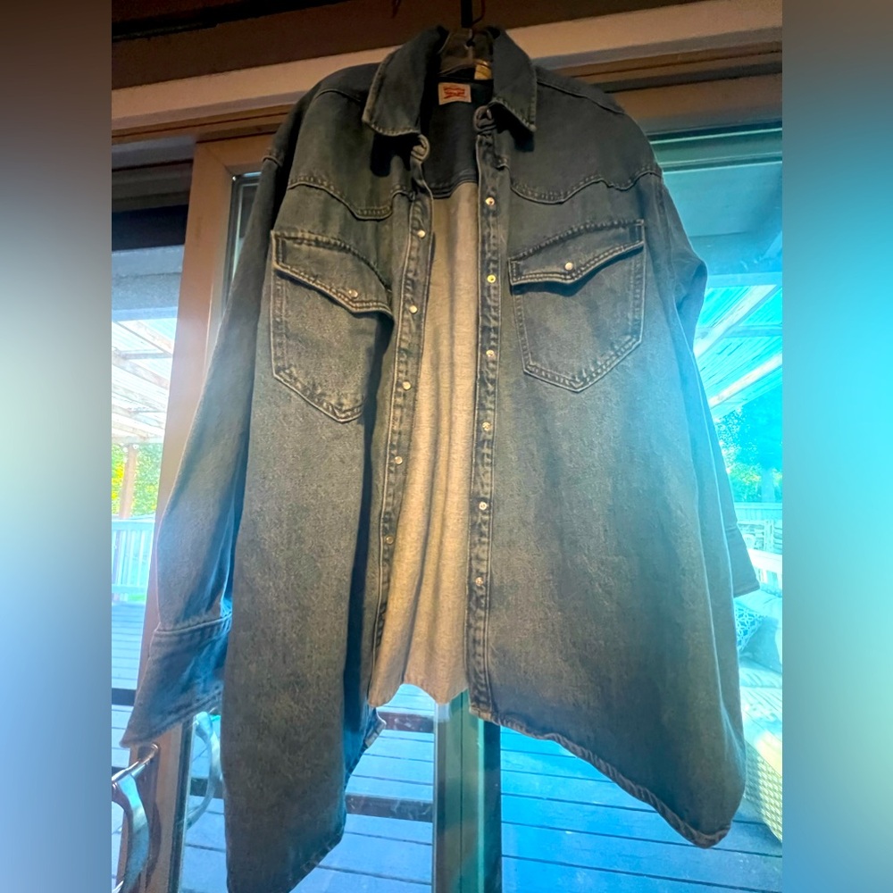 Levi’s denim shirt jacket size XL